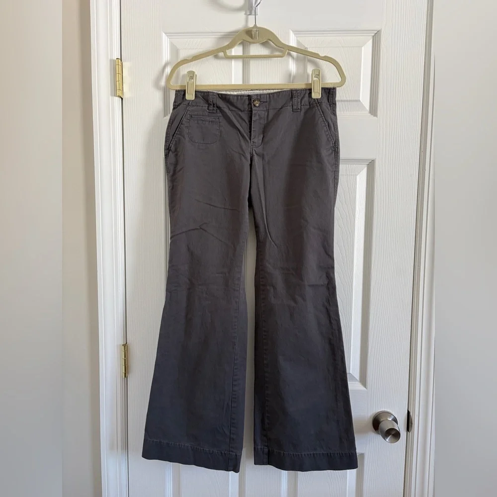 Old Navy Women's Charcoal Flare Jeans - Picture 2 of 8